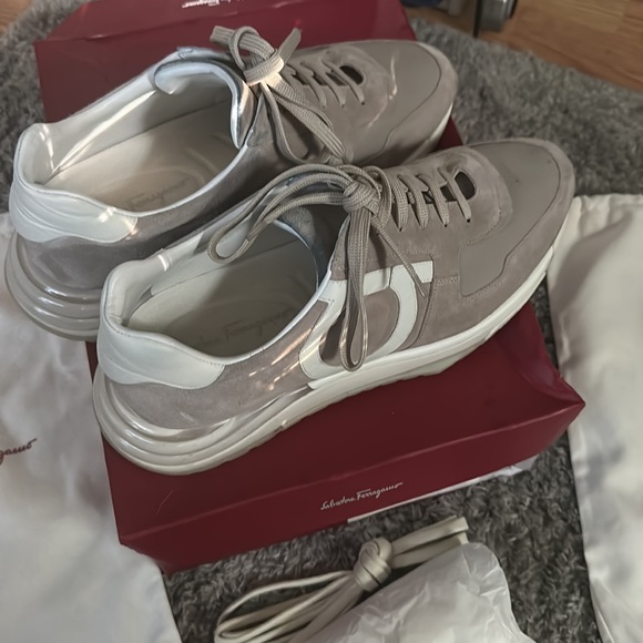 Salvatore Ferragamo great shape conditions only worn a few times. - Picture 4 of 4